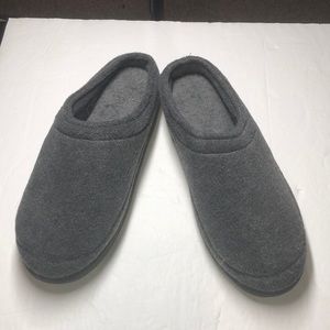 Totes Isotoner gray slippers size 8-9